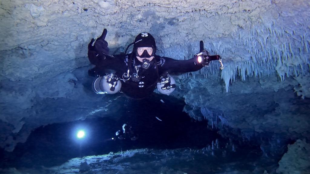 Alt forSidemountcavediving-latainacave.jpg